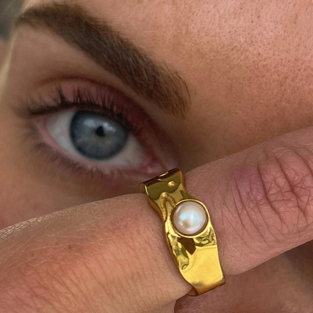 Radiant Pearl ring