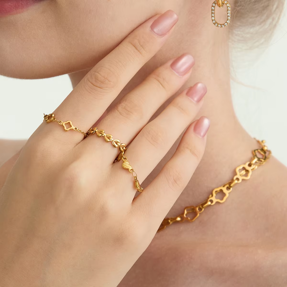 Linear Heart Ring – adjustable gold ring