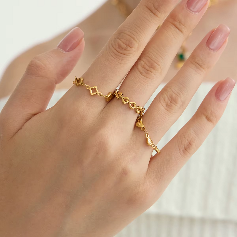 Heart String Ring – adjustable gold ring