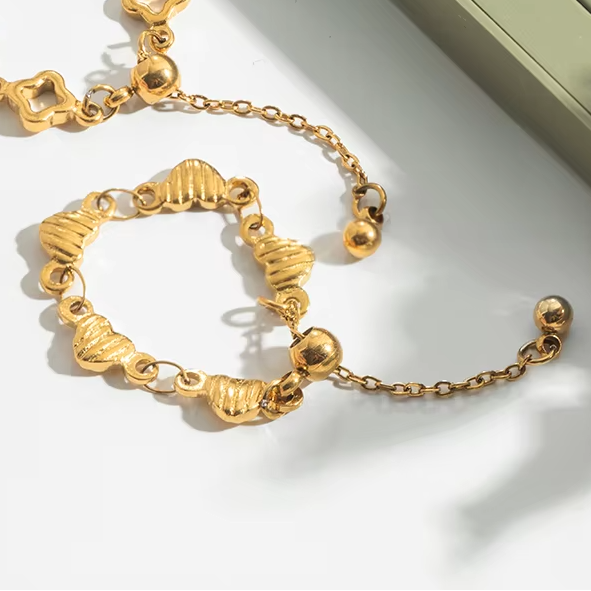 Linear Heart Ring – adjustable gold ring