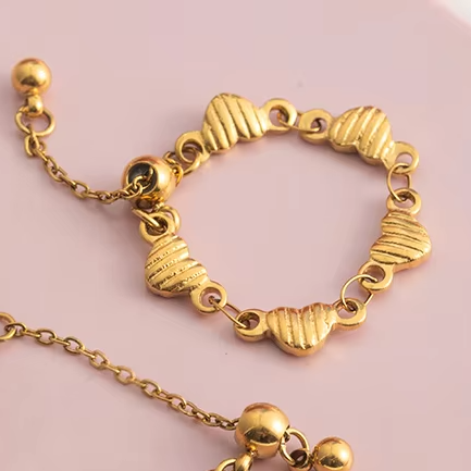 Linear Heart Ring – adjustable gold ring
