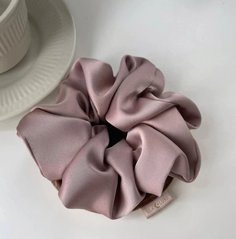 Dusty Rose Satin Scrunchie – scrunchie