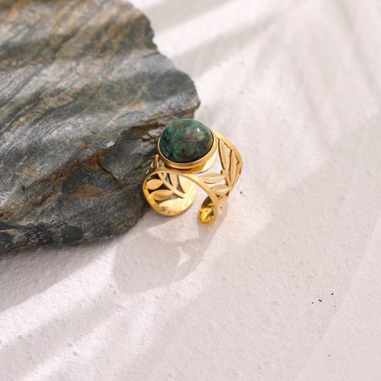 Emerald Crown Ring – adjustable gold ring with green stone and leaf filigree