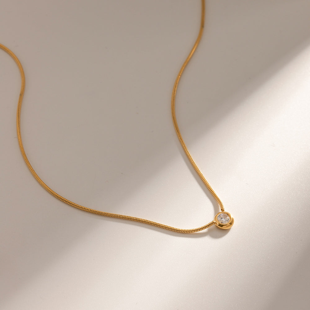 Solitaire Gleam Necklace – gold necklace with cubic zirconia stones