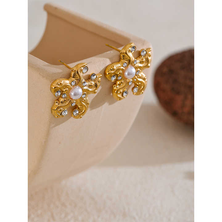 Golden Bloom Earrings – earrings with pearls