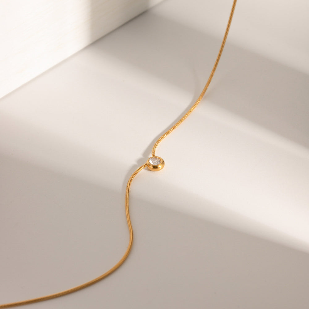 Solitaire Gleam Necklace – gold necklace with cubic zirconia stones