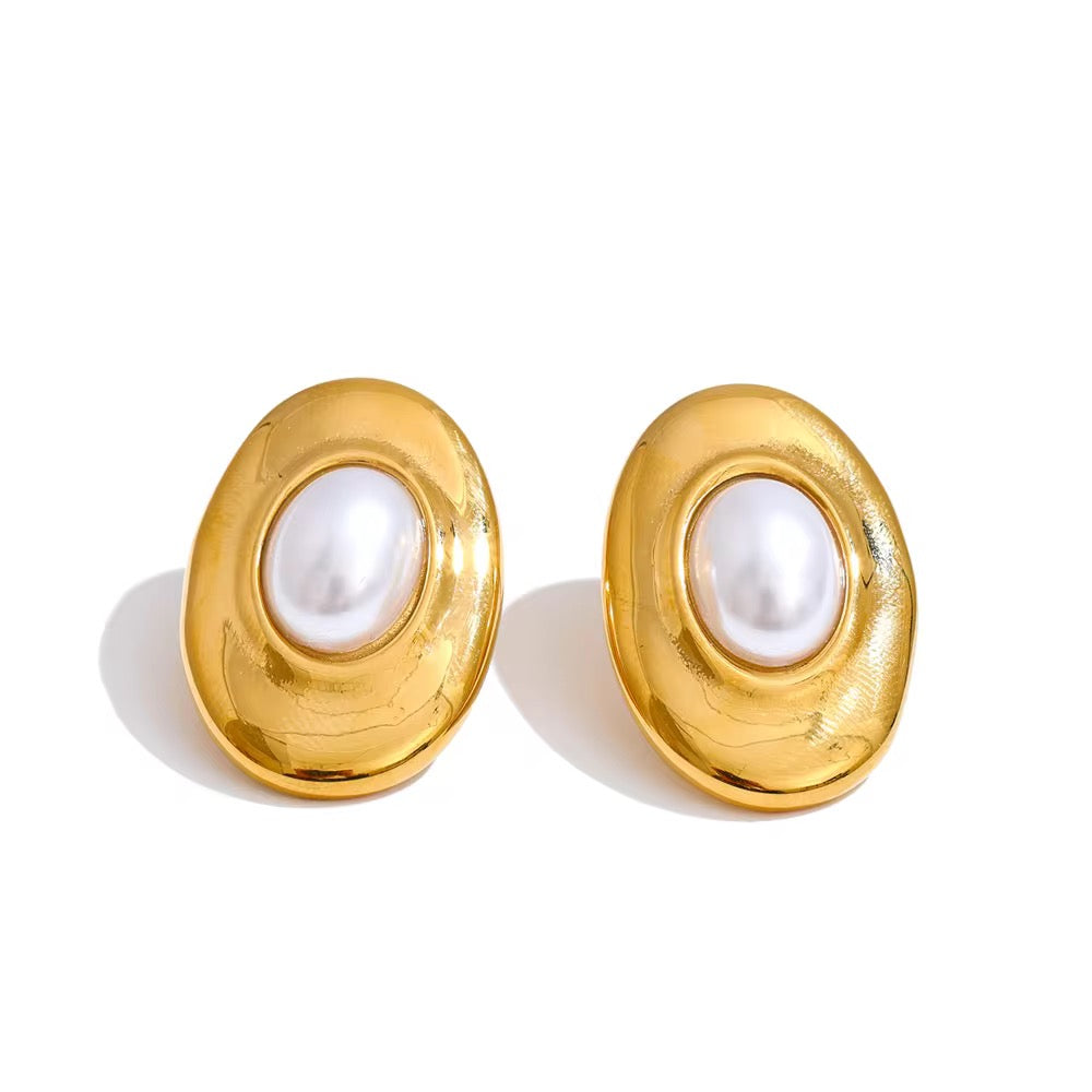 Pearl Halo Studs – gold stud earrings with pearls
