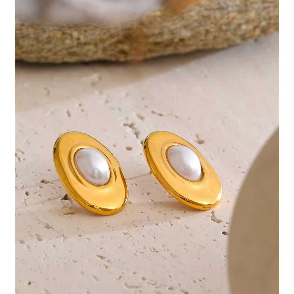 Pearl Halo Studs – gold stud earrings with pearls