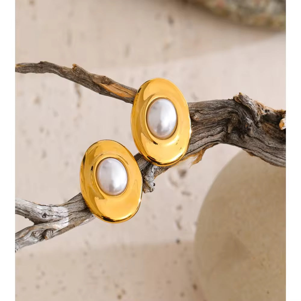 Pearl Halo Studs – gold stud earrings with pearls