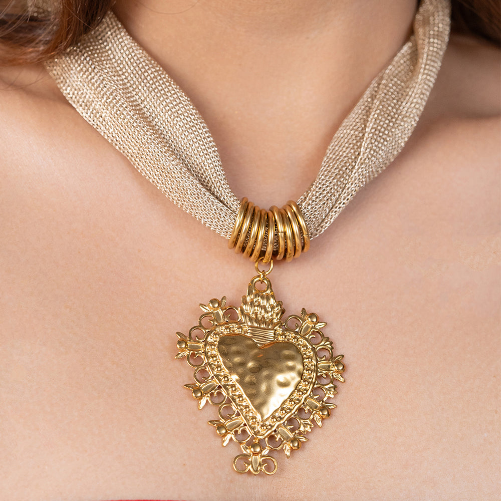 Golden Heart Medallion Necklace – gold necklace