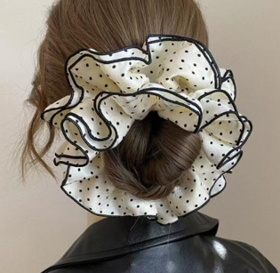Paris Polka Scrunchie – scrunchie