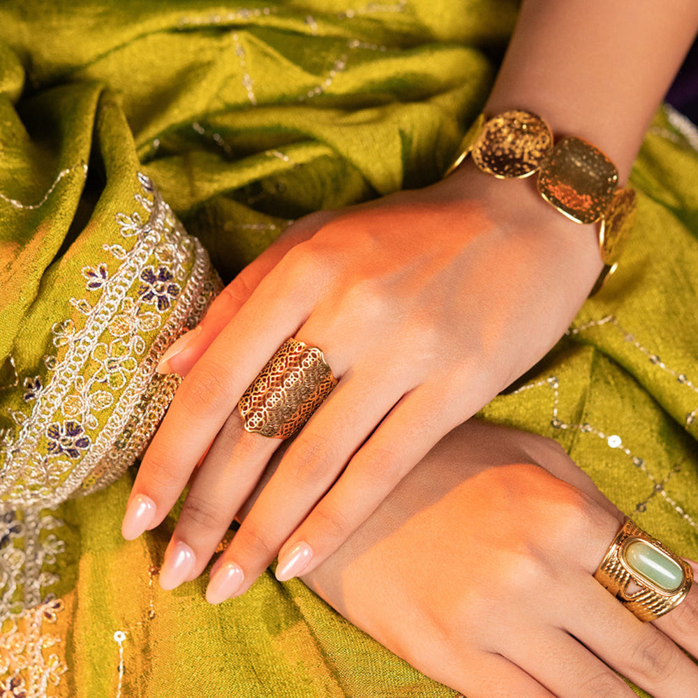 Only One Ring is being Sold 
includes: 1 ring only