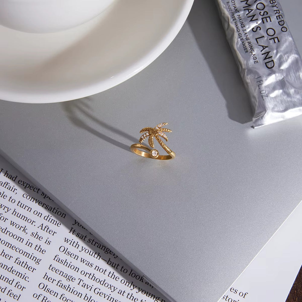 Tropicana Palm Ring – adjustable gold ring
