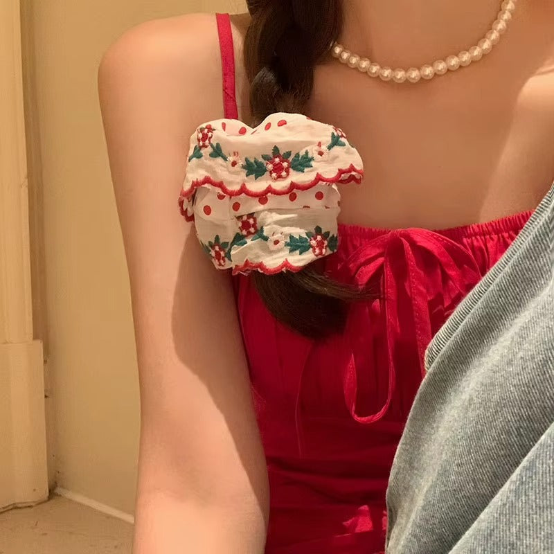 Embroidered Floral Scrunchie – scrunchie