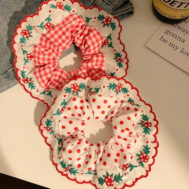 Embroidered Floral Scrunchie – scrunchie