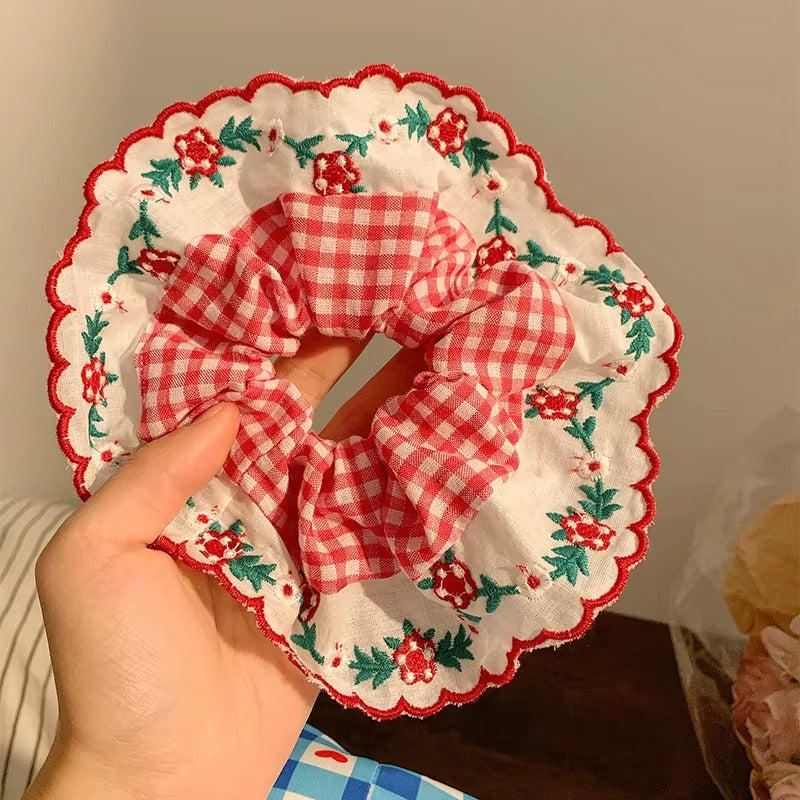 Embroidered Floral Scrunchie – scrunchie