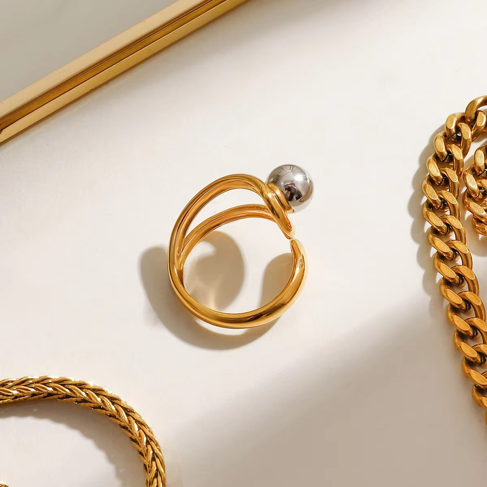 Luna Orbit Ring – gold ring with pearls