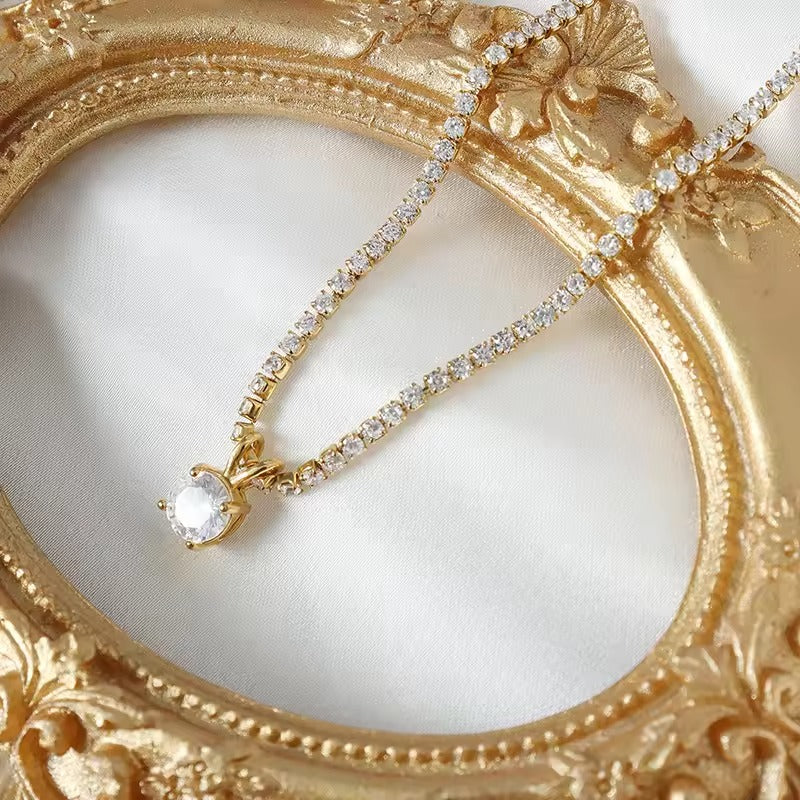 Diva Glow – gold necklace with cubic zirconia stones