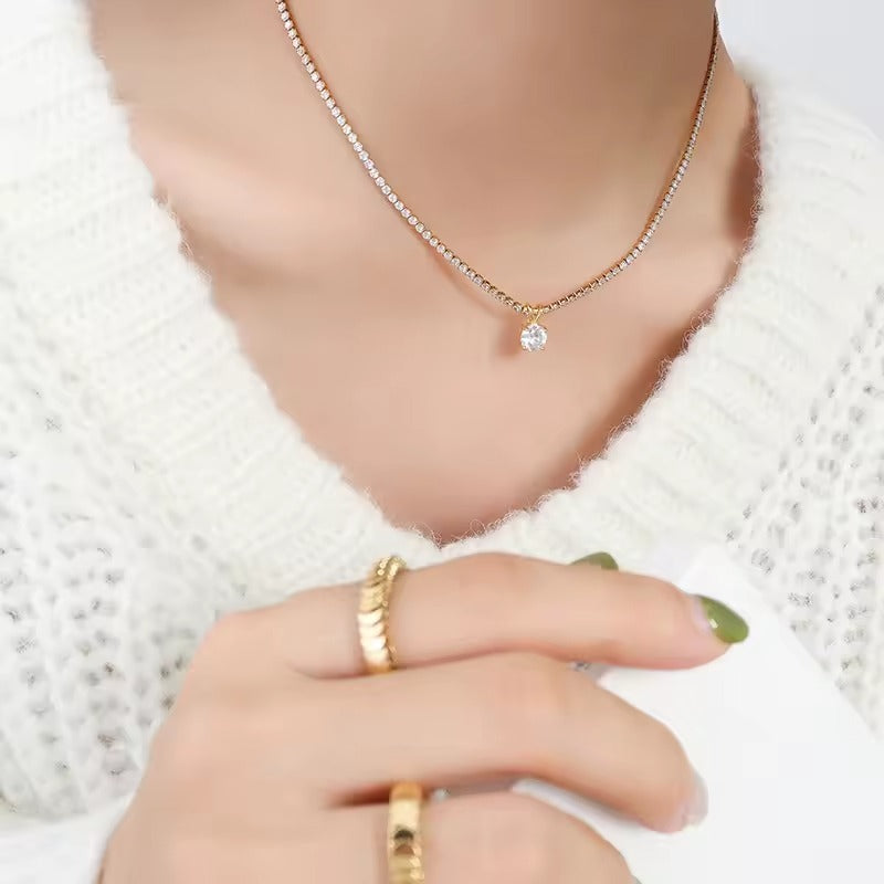 Diva Glow – gold necklace with cubic zirconia stones