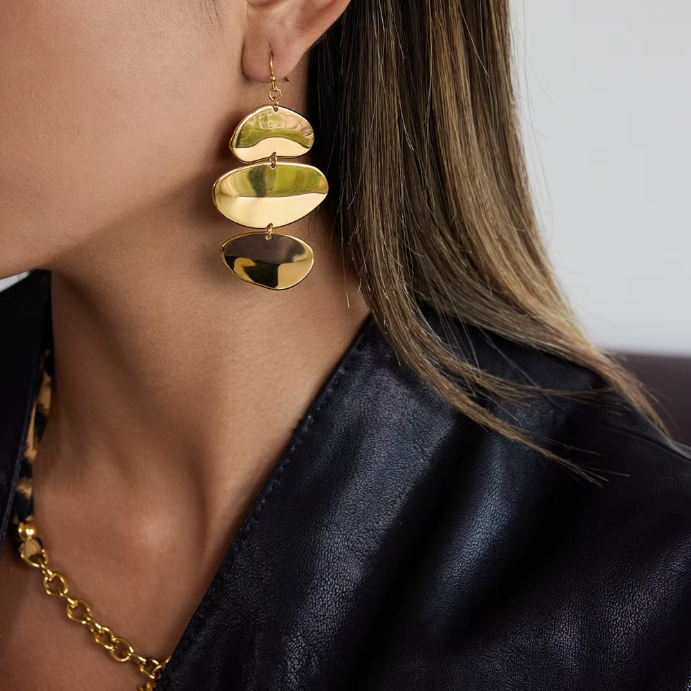 Auralune Drops – gold earrings