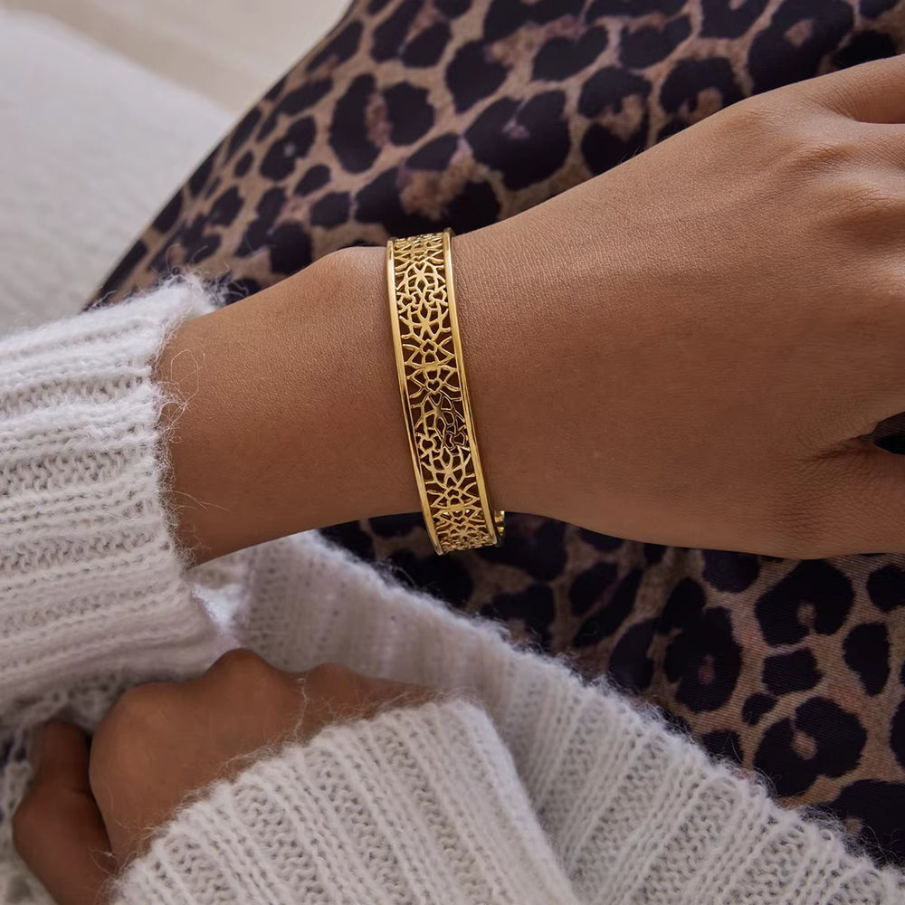 Golden Lace Cuff – gold bracelet