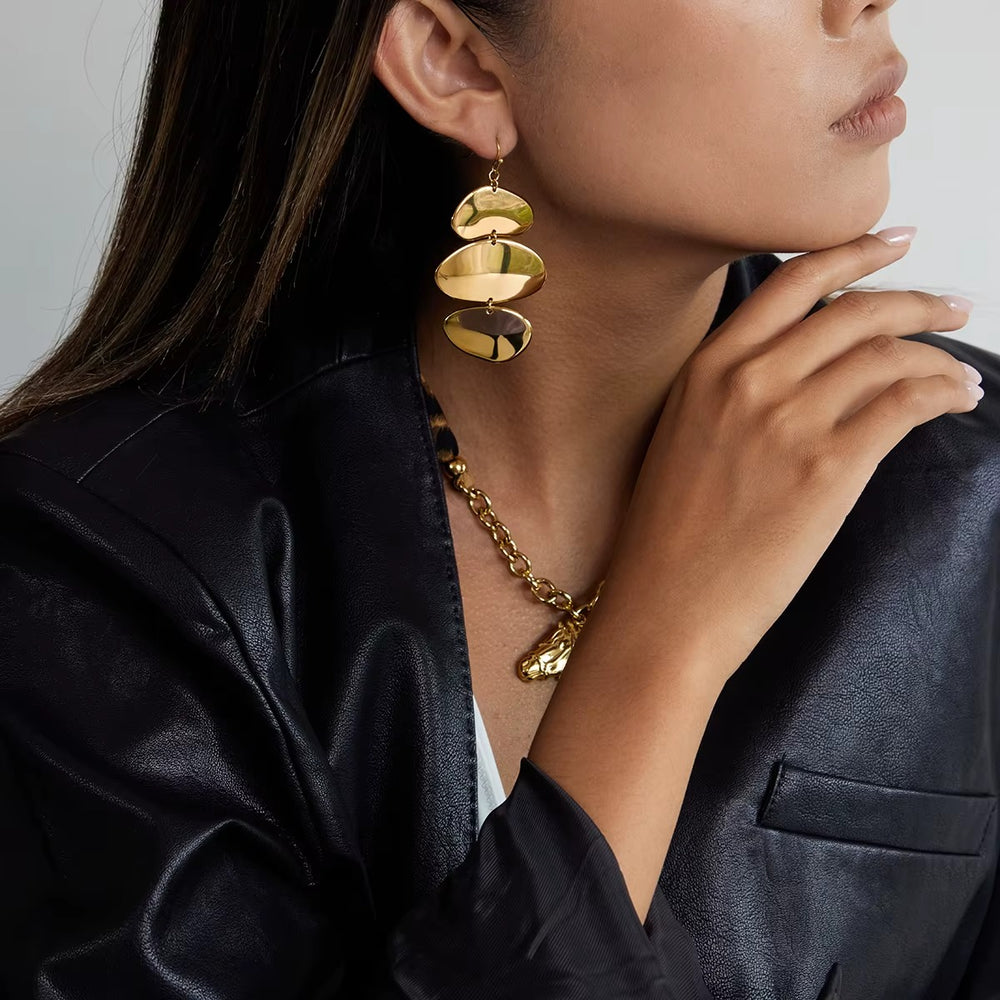 Auralune Drops – gold earrings