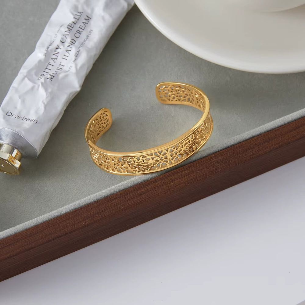 Golden Lace Cuff – gold bracelet