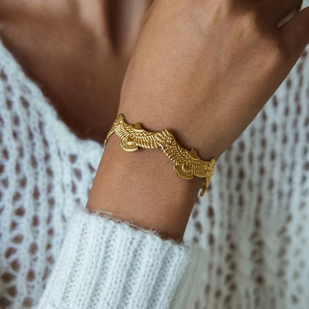 Auréva Cuff – gold bracelet