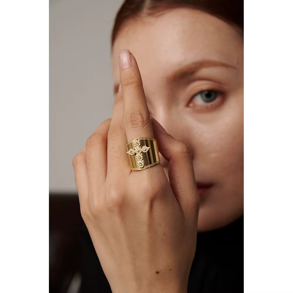 Halo Cross Ring – adjustable gold ring