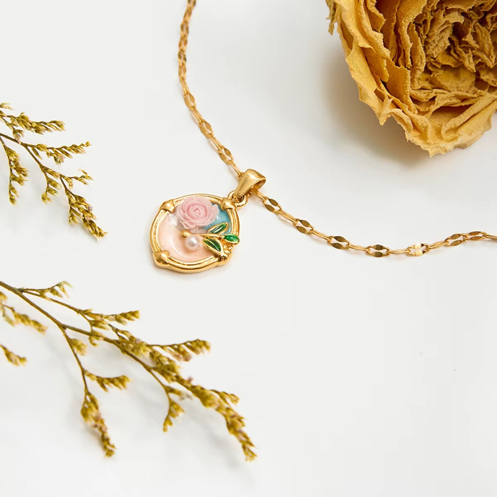 Rosabel Pendant – gold necklace with pearls
