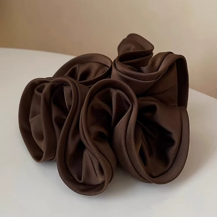 Blush Satin Scrunchie – scrunchie
