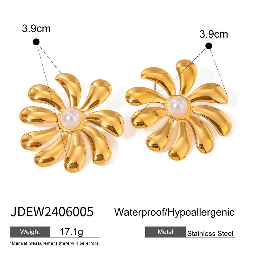 Fioren Bloom – gold earrings with pearls