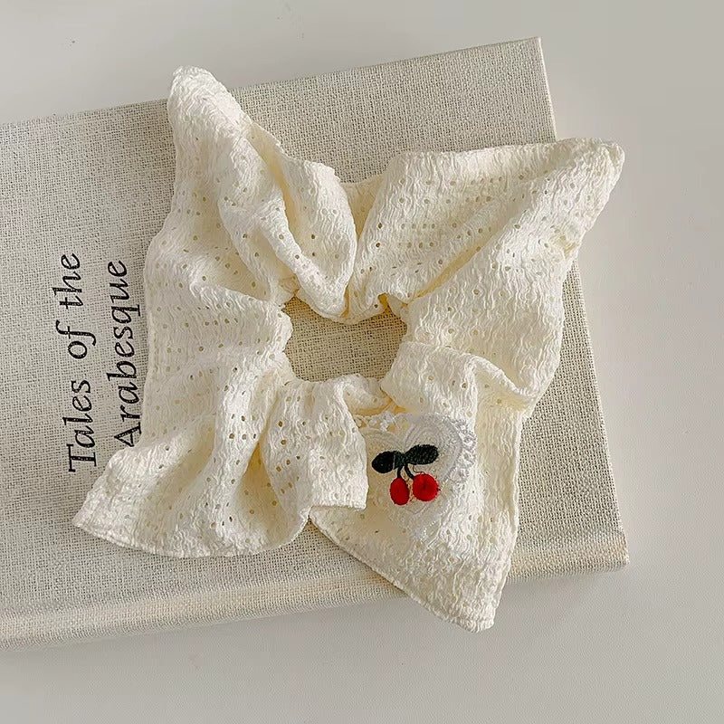 Cherry Heart Scrunchie – scrunchie