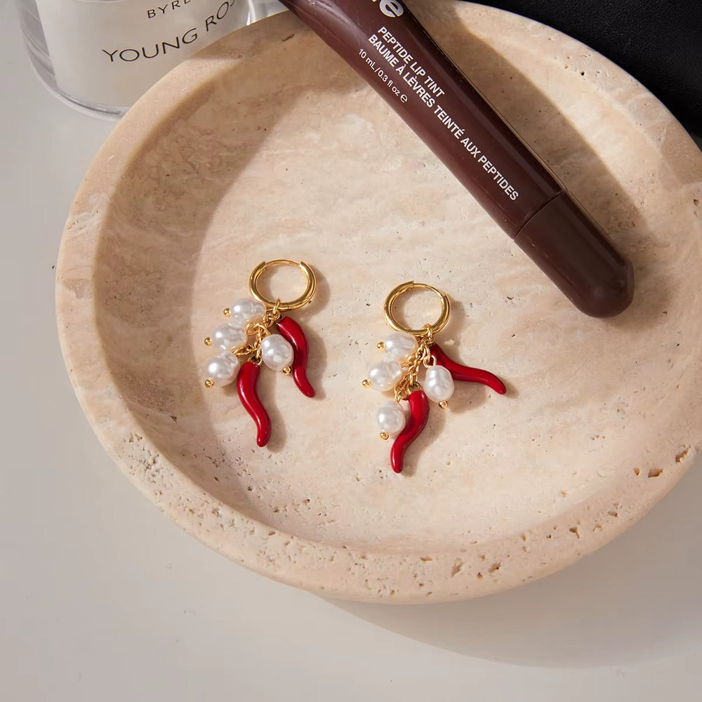 Chilli Crush Drops – gold earrings with pearls