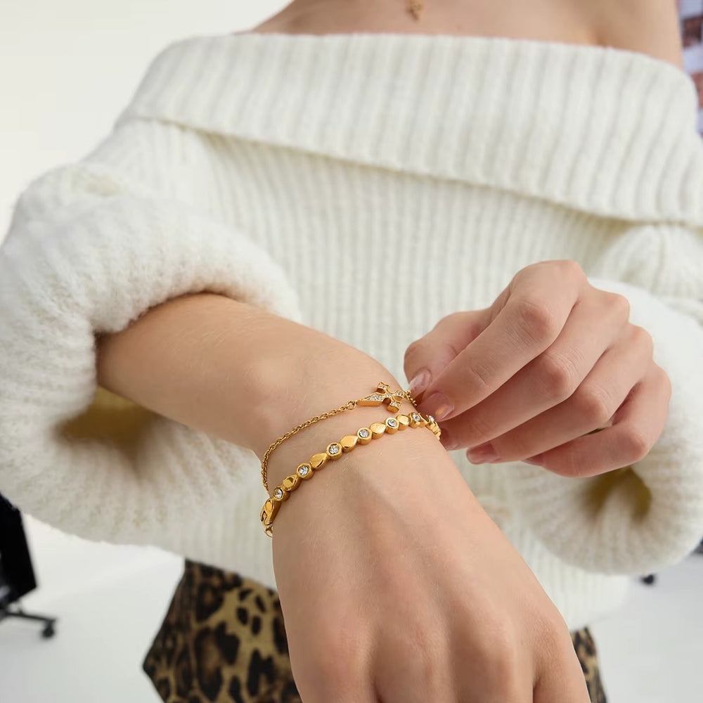 Heartline Glow Bracelet – gold bracelet