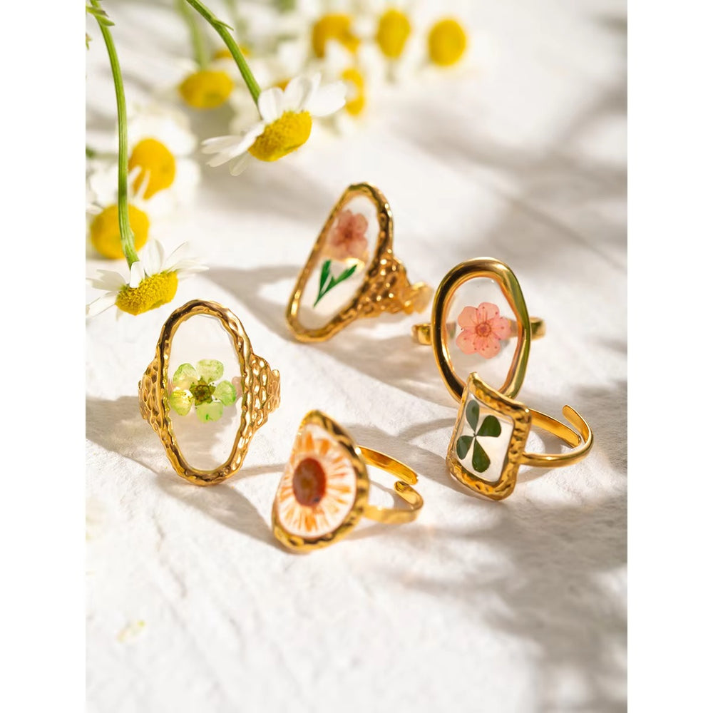 Wild Bloom Club – Pick Your Mood Ring – adjustable gold ring with real dried flowers in resin