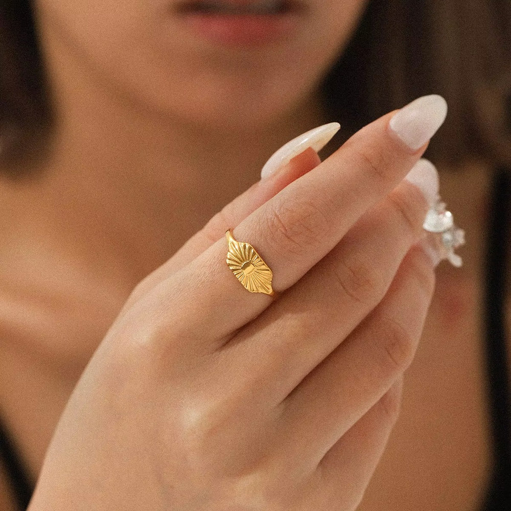 Solis Signet Ring – adjustable gold ring