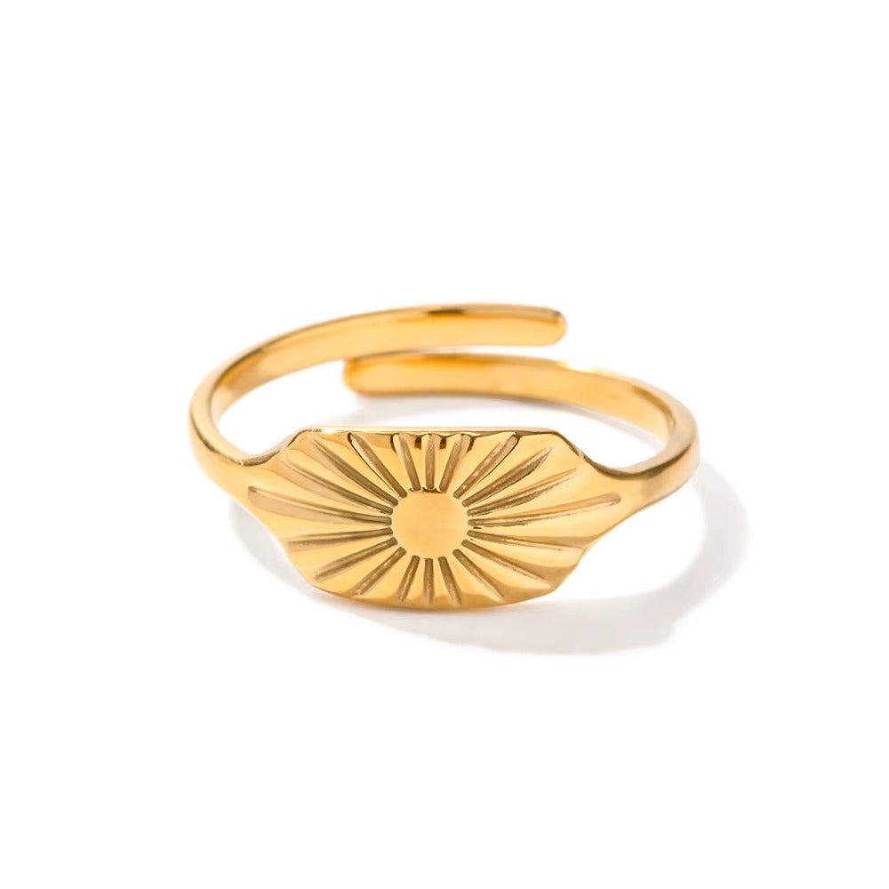 Solis Signet Ring – adjustable gold ring