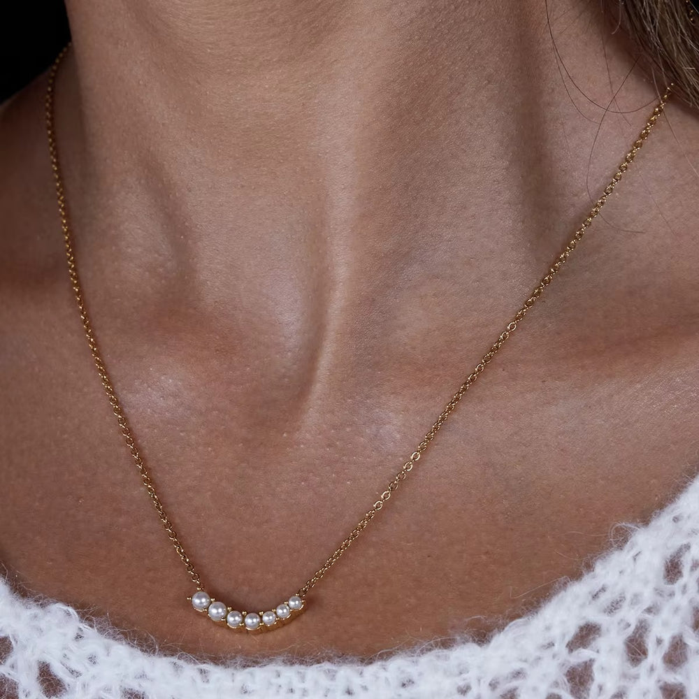 Clairé Arc Necklace – gold necklace with pearls