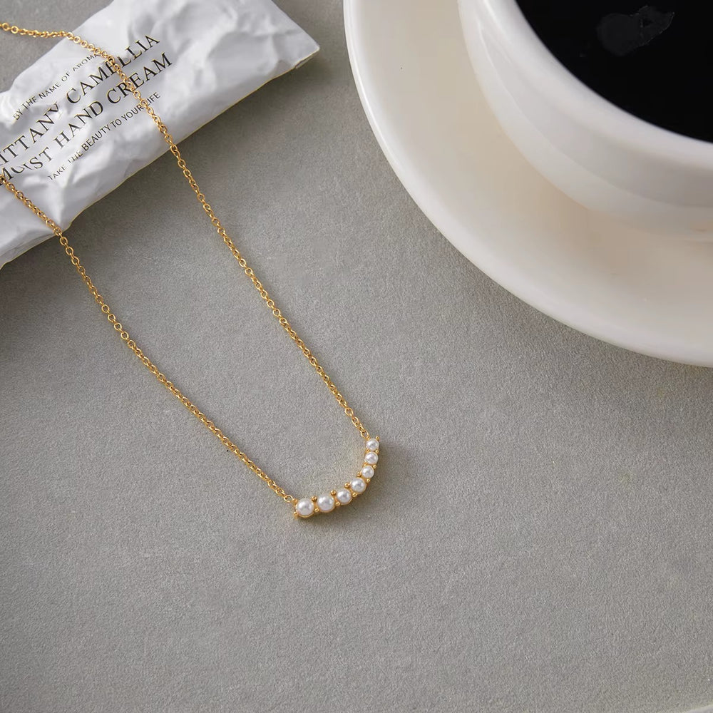 Clairé Arc Necklace – gold necklace with pearls
