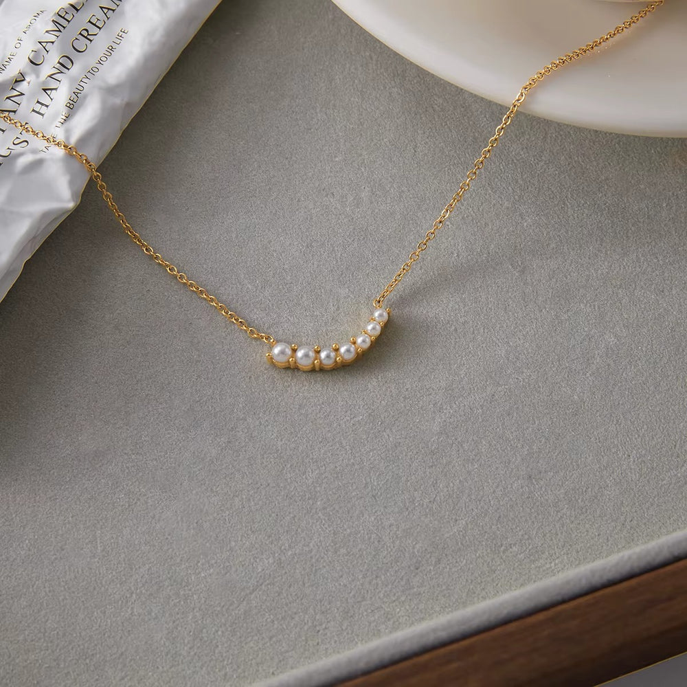 Clairé Arc Necklace – gold necklace with pearls
