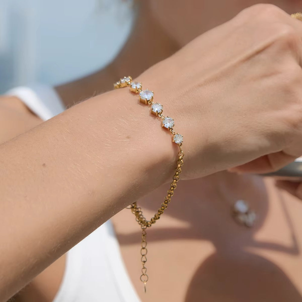 Luminous Spark Bracelet – adjustable gold bracelet
