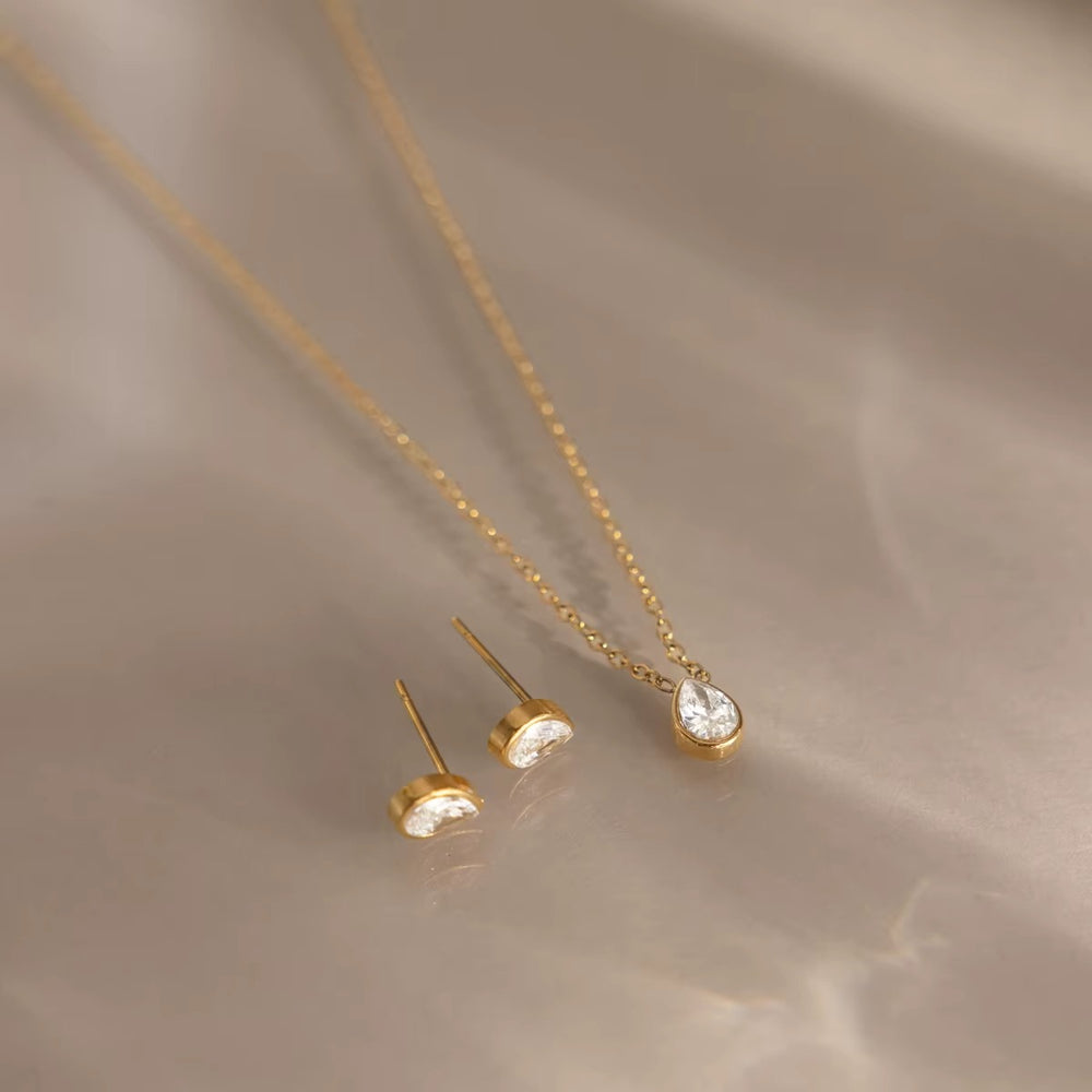 Teardrop Crystal Jewelry Set – gold jewellery set with cubic zirconia stones