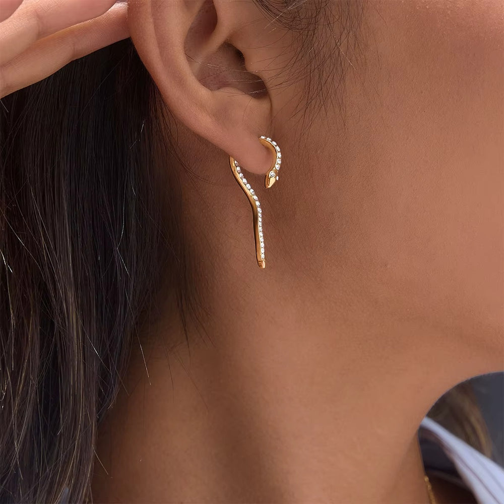 Snake Waves – gold earrings with cubic zirconia stones