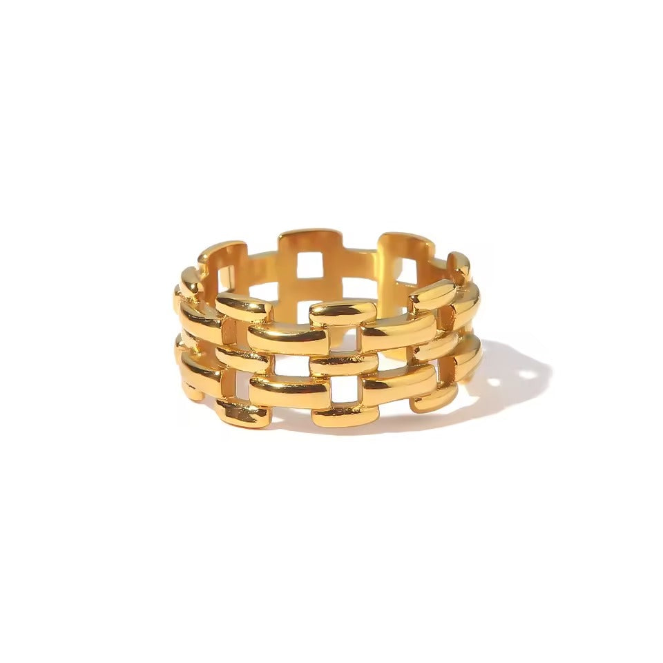 Link Up Ring – gold interlocked link ring