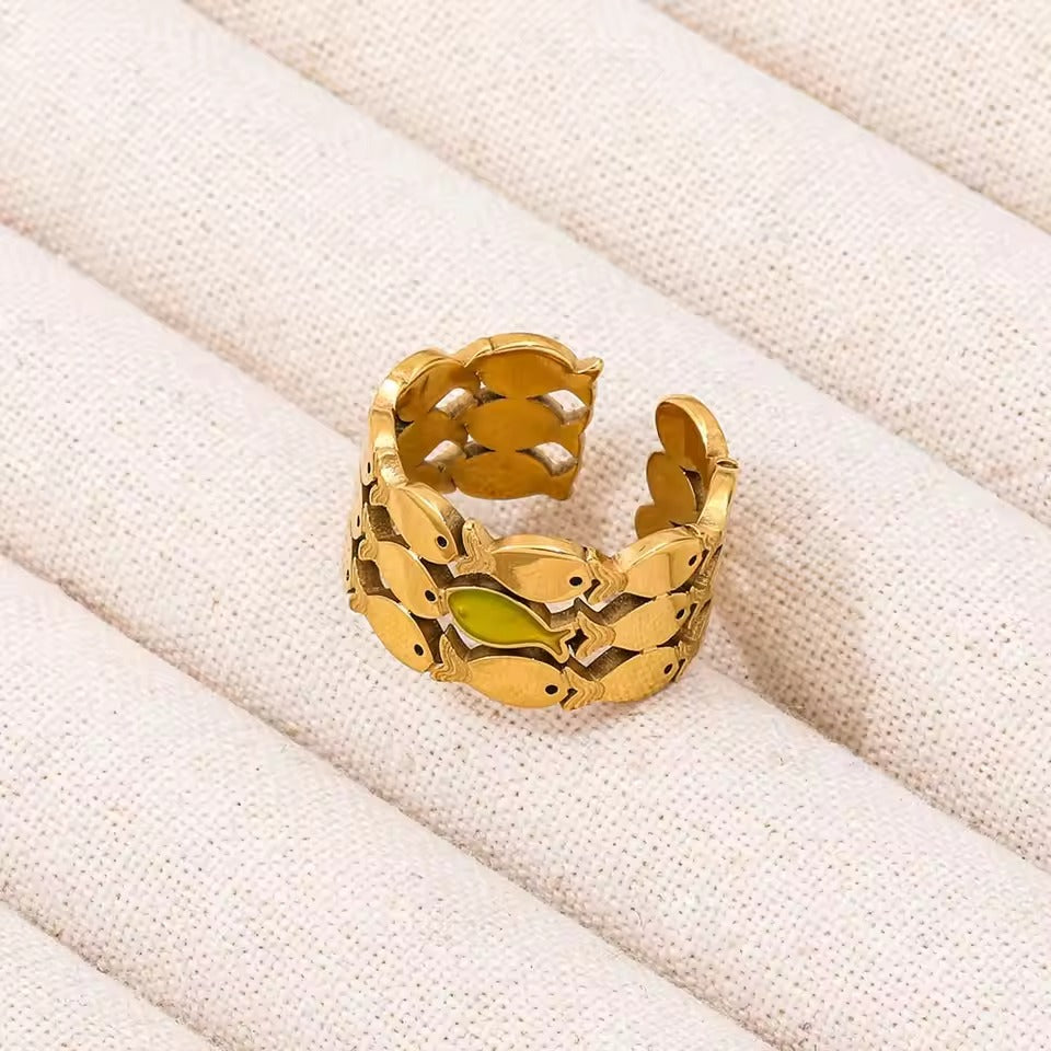Pisces Power – adjustable gold ring with enamel detail