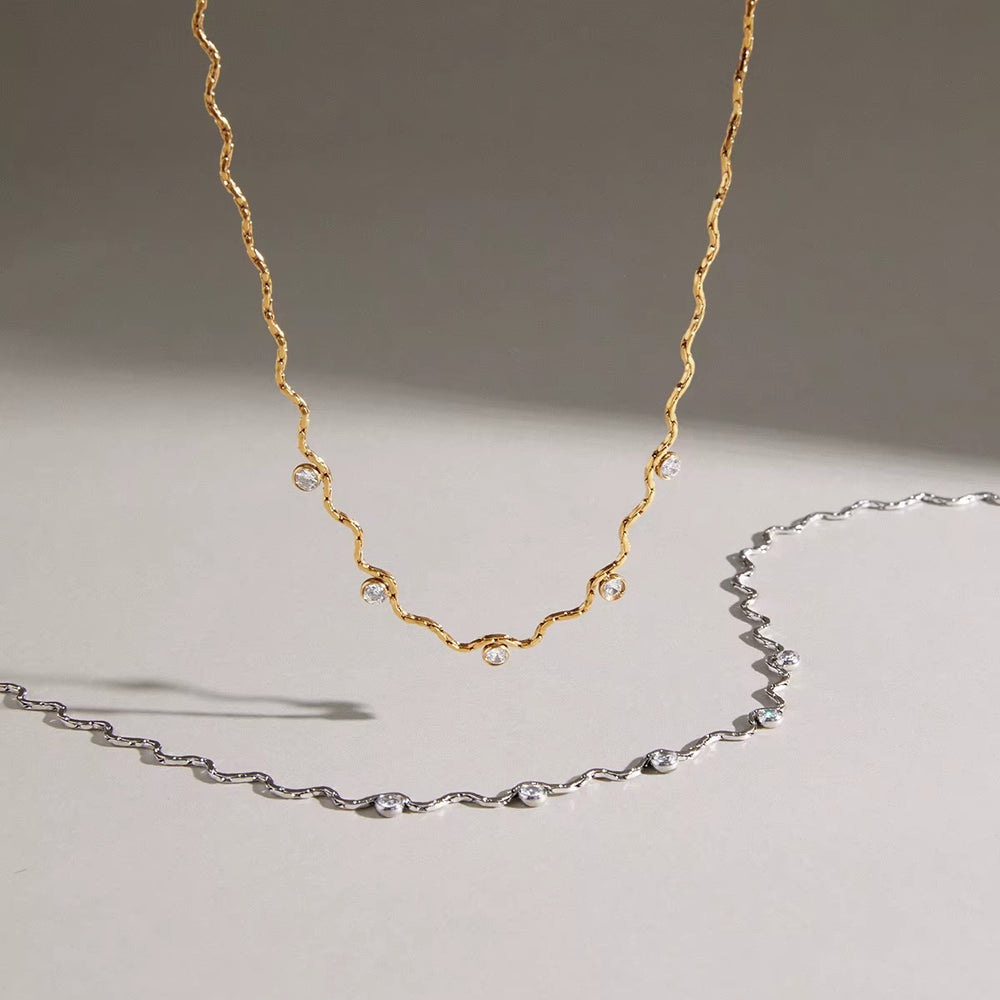 Wavy Zircon Necklace