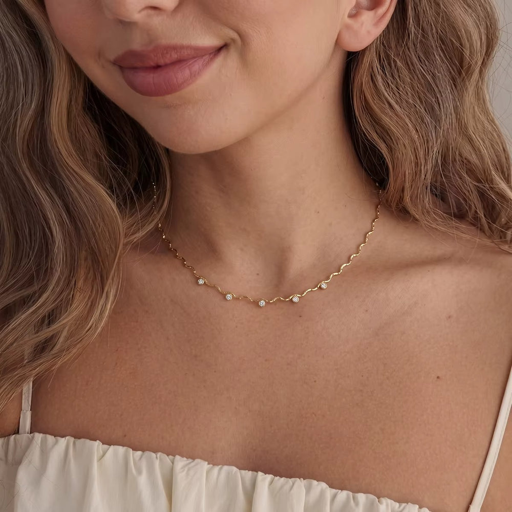 Wavy Zircon Necklace