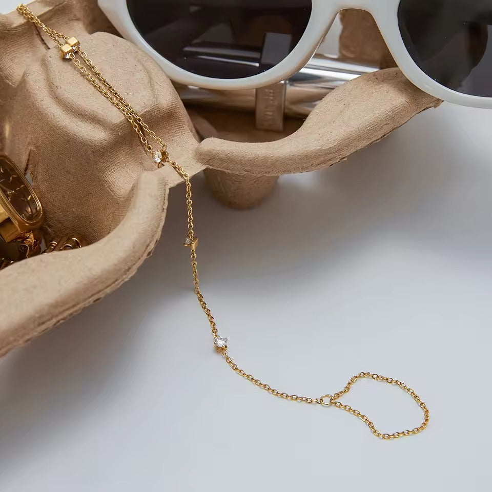 Minimal Spark Hand Chain – gold hand chain with cubic zirconia stones