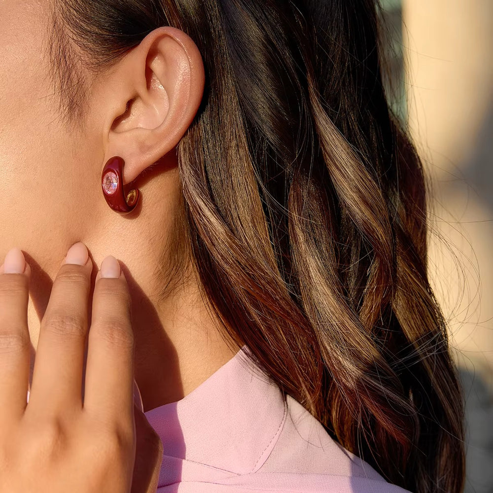 Rouge Lumière Earrings – gold earrings with enamel detail